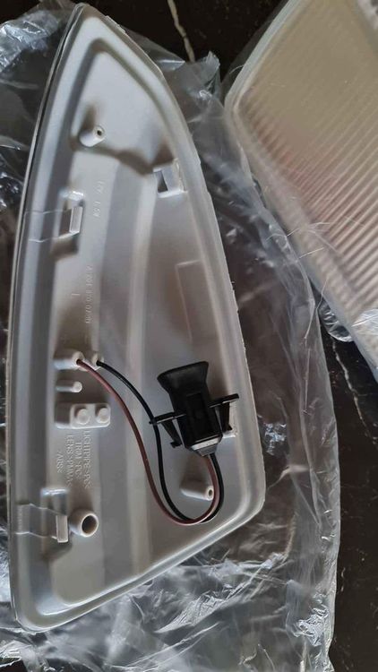 Mercedes-Benz Tutti pezzi di ricambio auto: Türspiegel Blinker für Mercedes W204 L+R A108318 – Nuovo e nell'imballaggio originale da Künten venduto da ril_l27v 1