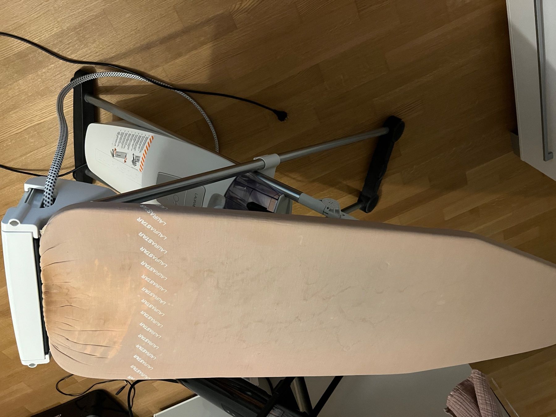 Laurastar Bügeleisen: LAURASTAR S4 Dampfbügeleisen gebraucht – Gebraucht aus Zürich von jnka007 4