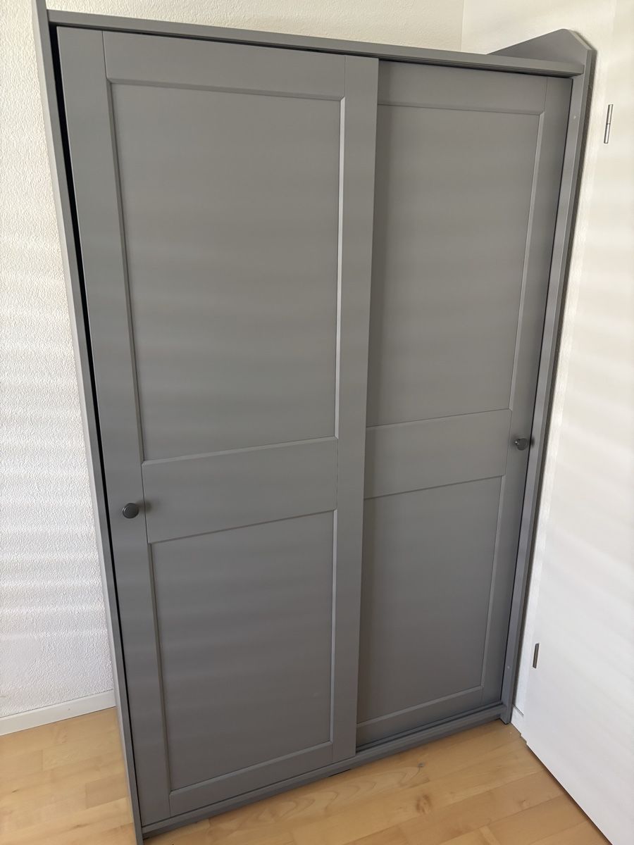 Armadi: Ikea Hauga Kleiderschrank – Usato da Zug venduto da Deks