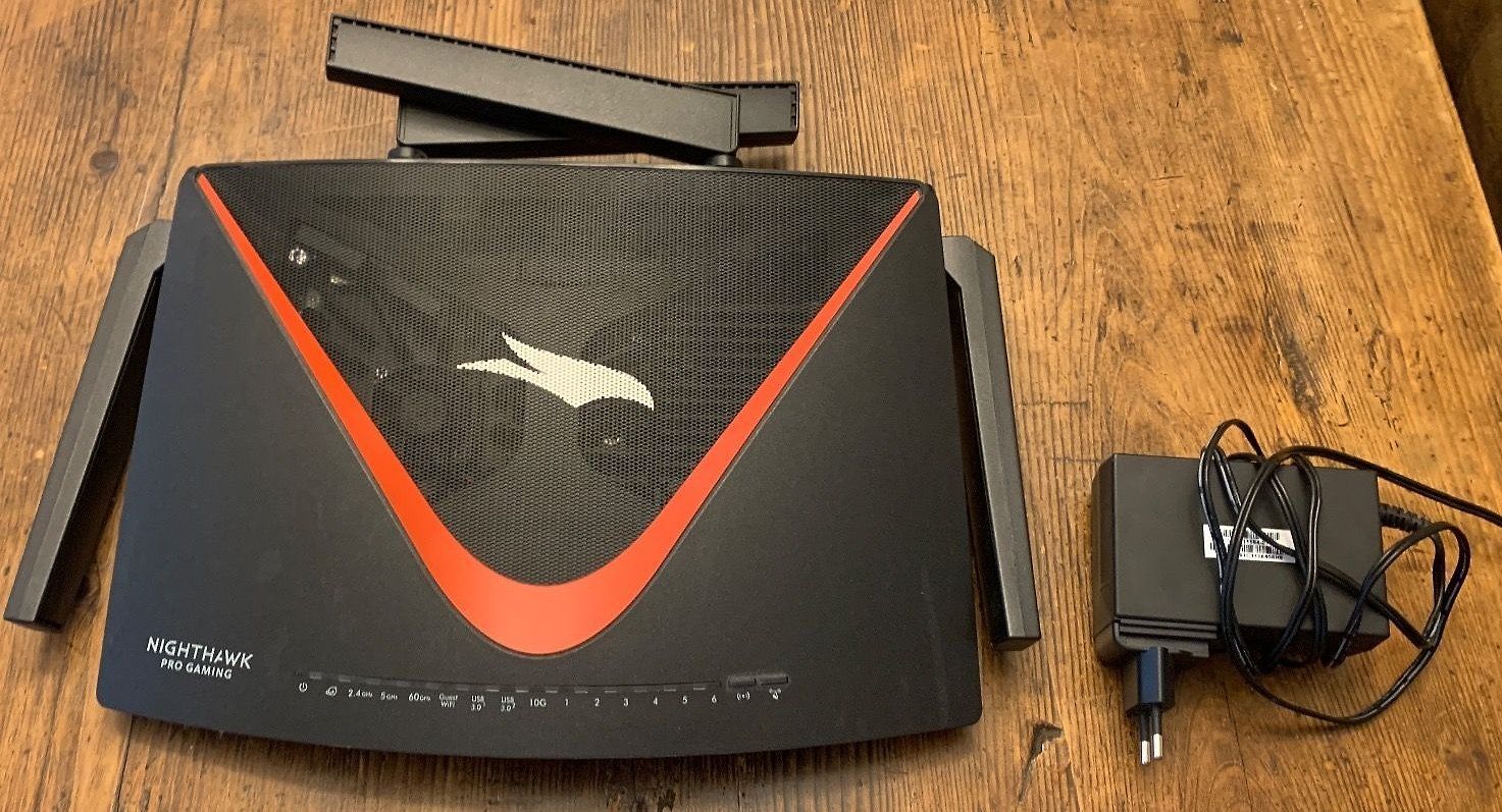 Netgear Modems & Router: Netgear XR700 Nighthawk®  Pro Gaming Router – Gebraucht aus Niederhelfenschwil von  3