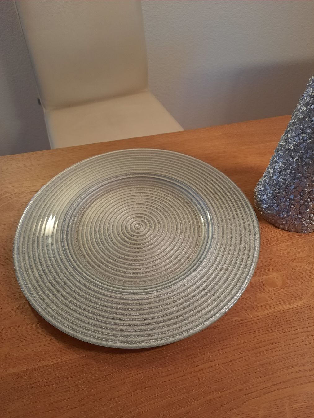 Candele: Pylon-Kerze mit Teller silber - 40cm hoch – Nuovo (secondo la descrizione) da Zofingen venduto da Migiskau 1
