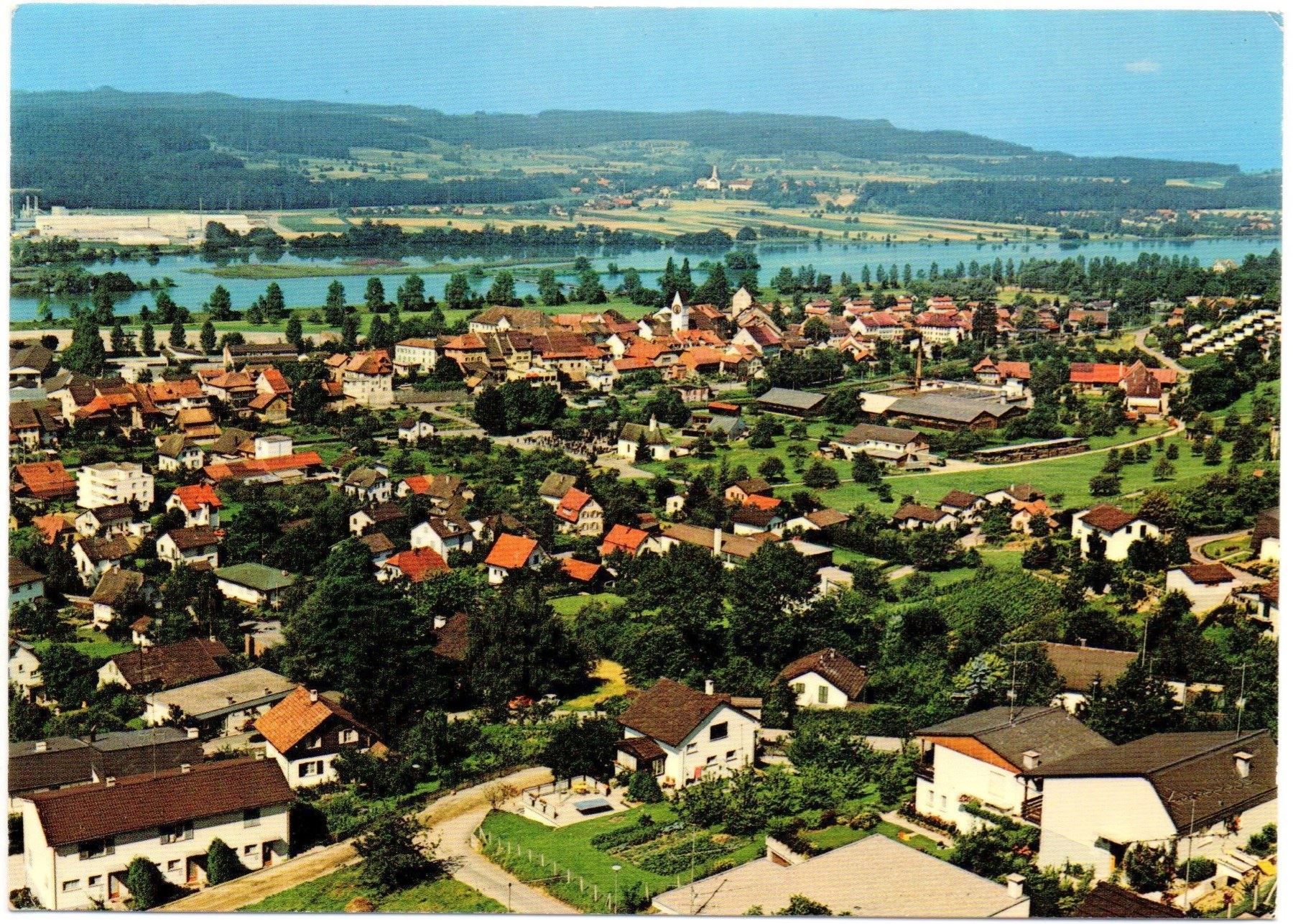 Cartoline postali: KLINGNAU Flugaufnahme – Usato da Jona venduto da philajona