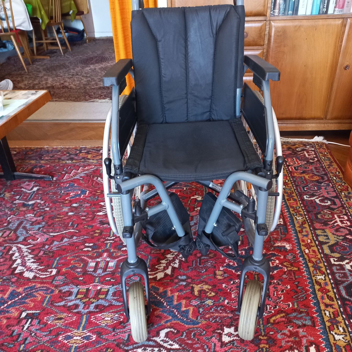 Chaises roulantes: Fauteuil roulant – D'occasion à Jongny par dve_7nbz 2