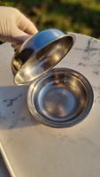 Schale mit Deckel aus Metall 16