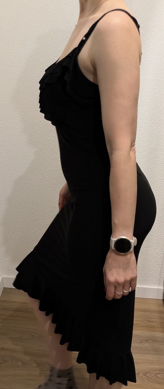 Kleider: Robe noire élégante avec froufrous taille S – Gebraucht aus Morens FR von Lolita1802 3