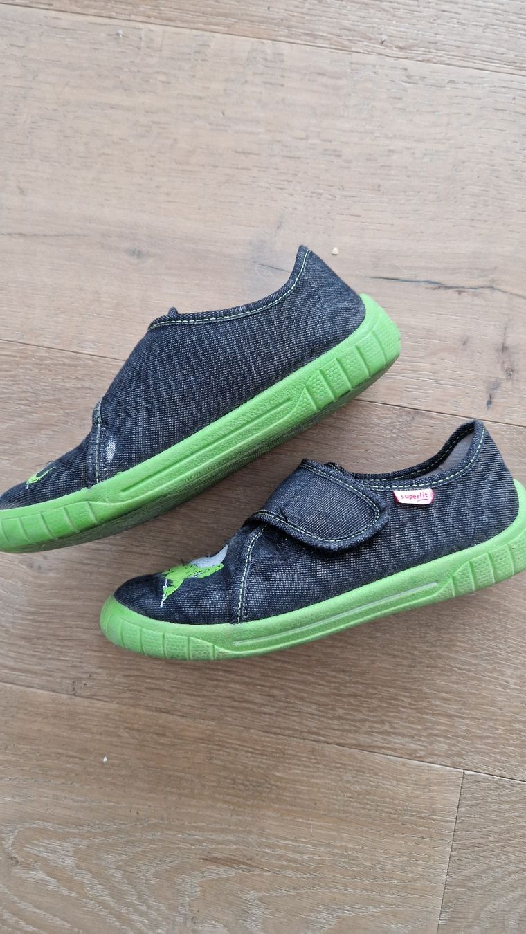 Chaussures garçon: Hausschuhe Grösse 32 – D'occasion à Wettingen par Diphtong 1