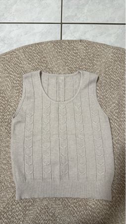 Stylish Cable Knit Sweater Vest - Perfect for Layering