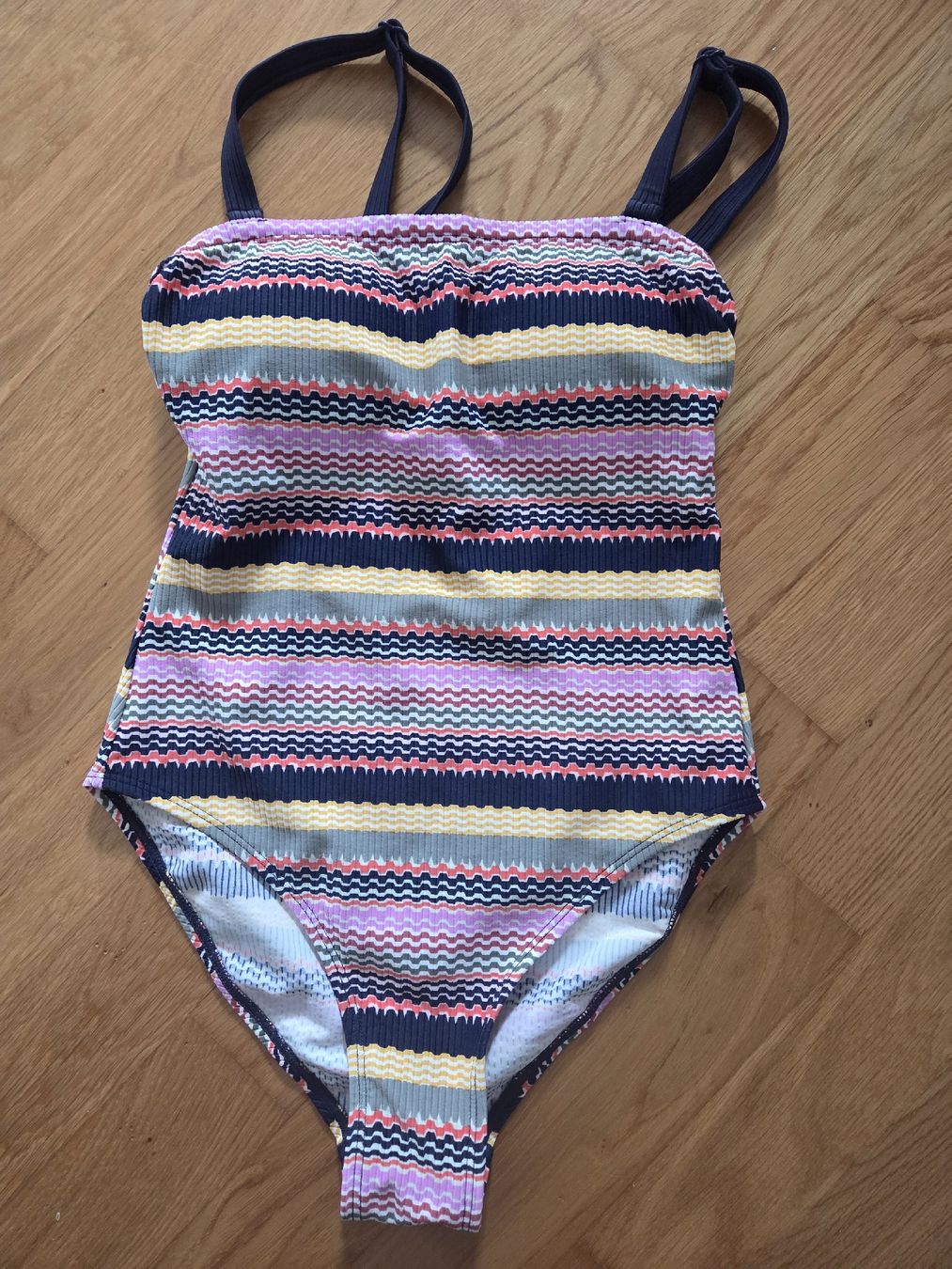 Badekleider & Bikinis: Badekleid Gr 34 – Neu (gemäss Beschreibung) aus Sursee von Ventiduese