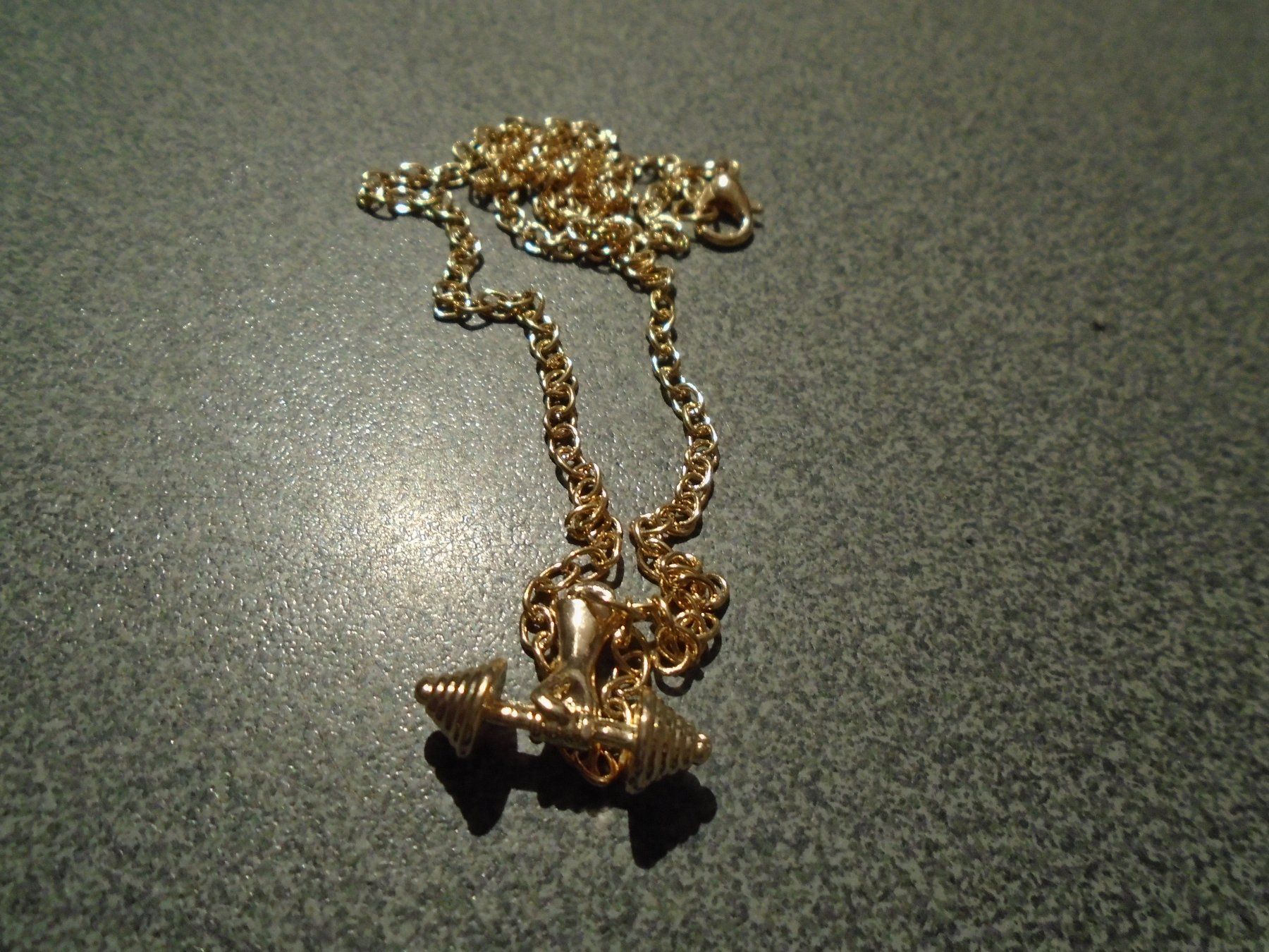 Catenine: Kette goldfarbig, Anhänger Hantel – Nuovo e nell'imballaggio originale da Zürich venduto da abraxas1291