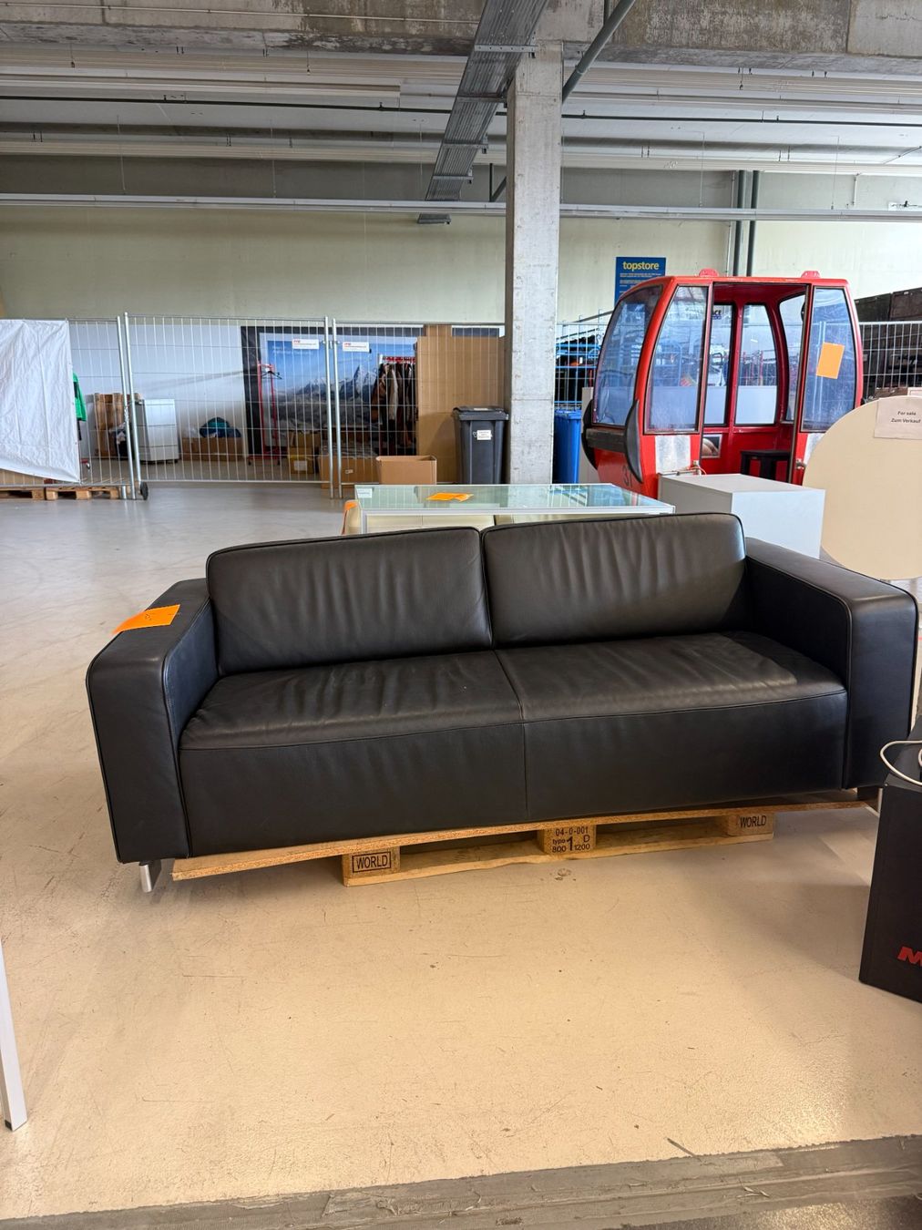 Divani: Schwarzes Sofa in Lederoptik / Kunstleder – Usato da Seon venduto da natalia_mammut