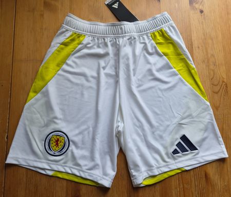 Hosen Schottland NEU Gr. S adidas Shorts Fussball