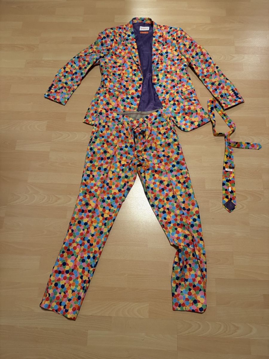 Oppo Costumes: Opposuits Anzug Herren Konfetti Grösse 54 – D'occasion à Auenstein par Robin_1990