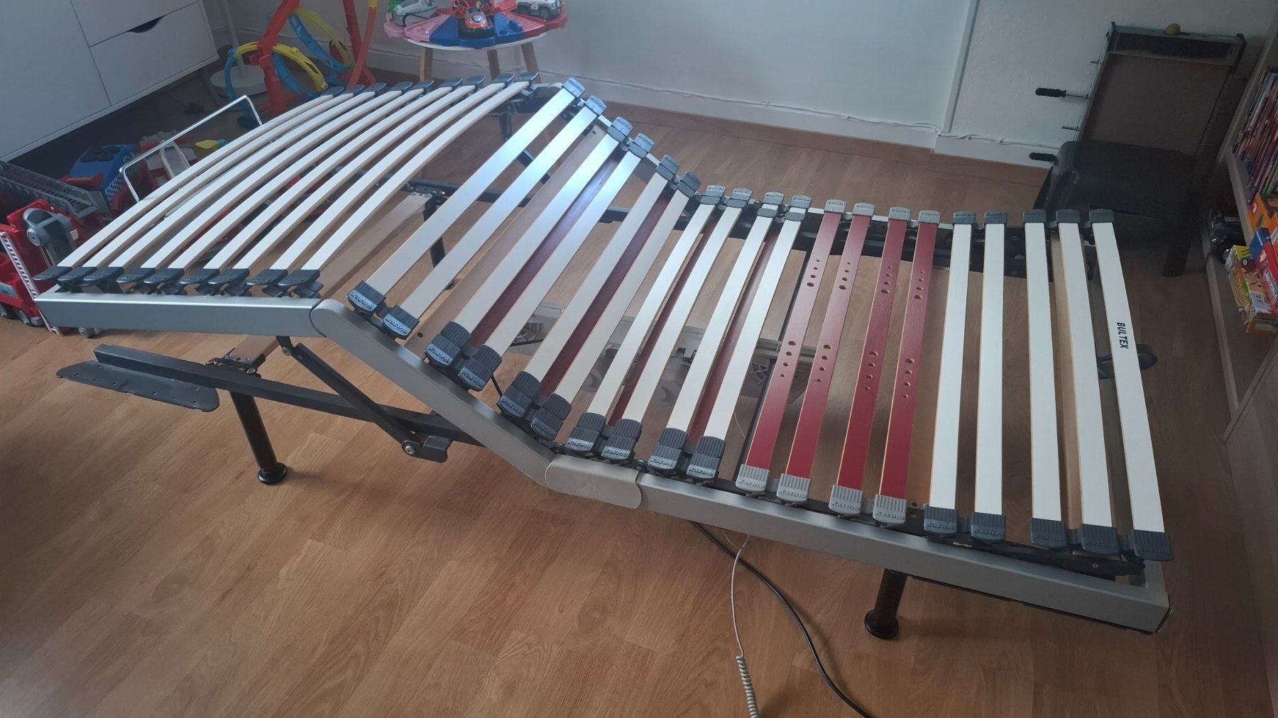 Reti a doghe: Lit 90 x 200 / sommier électrique – Usato da Fribourg venduto da Kiki020 2