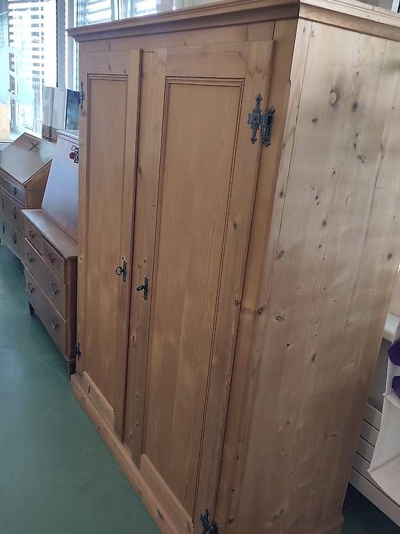 Armadi: Bauernschrank / Kleiderschrank gesteckt – Usato da Pratteln venduto da Cartonsducoeur_bl