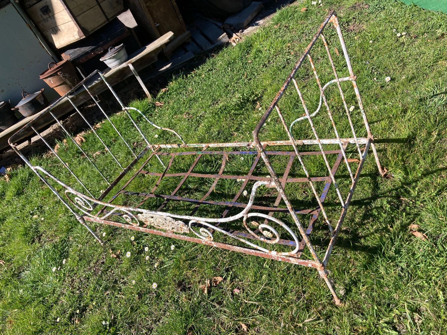 Letti: Lit jardin fer forgé Bett antik Garden – Usato da St-Cierges venduto da LeRegain 1