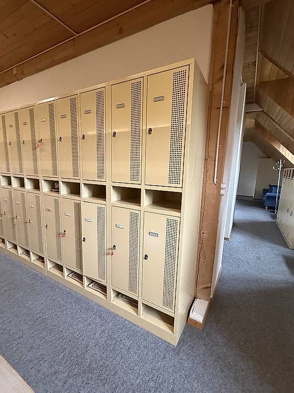 Garderobe: Garderobenschränke – Gebraucht aus Wünnewil von birch01 1