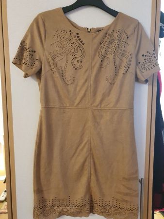 Robe beige douce taille M à motifs