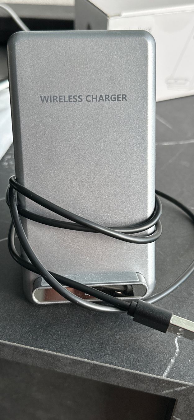 Ladegeräte: Wireless Ladestation für Handys in Silber – Gebraucht aus Köniz von RetroBoy89 1
