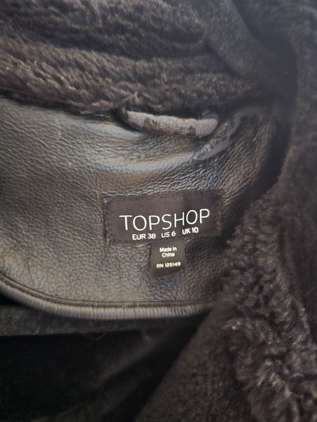 Topshop Jacken: Topshop Kunstlederjacke mit Fellfutter schwarz Grösse 38 – Gebraucht aus Thalwil von Nikkita2 1