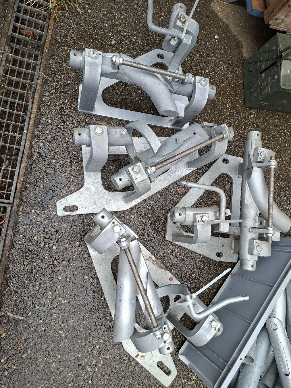 Supporti a parete: Rohrbahn-Weichen 2" verzinkt Industrie – Nuovo (secondo la descrizione) da Grossdietwil venduto da hufi10