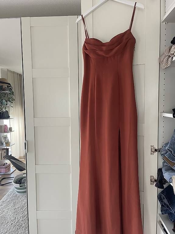 Vestiti: Kleid; rostfarben mit Schlitz und Rückenausschnit – Usato da Münchenstein venduto da NinaK9601 2