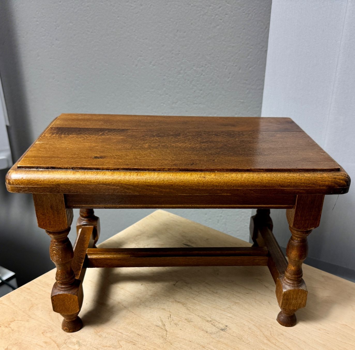 Hocker: Herziges, altes Schemeli Hocker Schemel alt Holz – Gebraucht aus Rothrist von Luckywinner 1