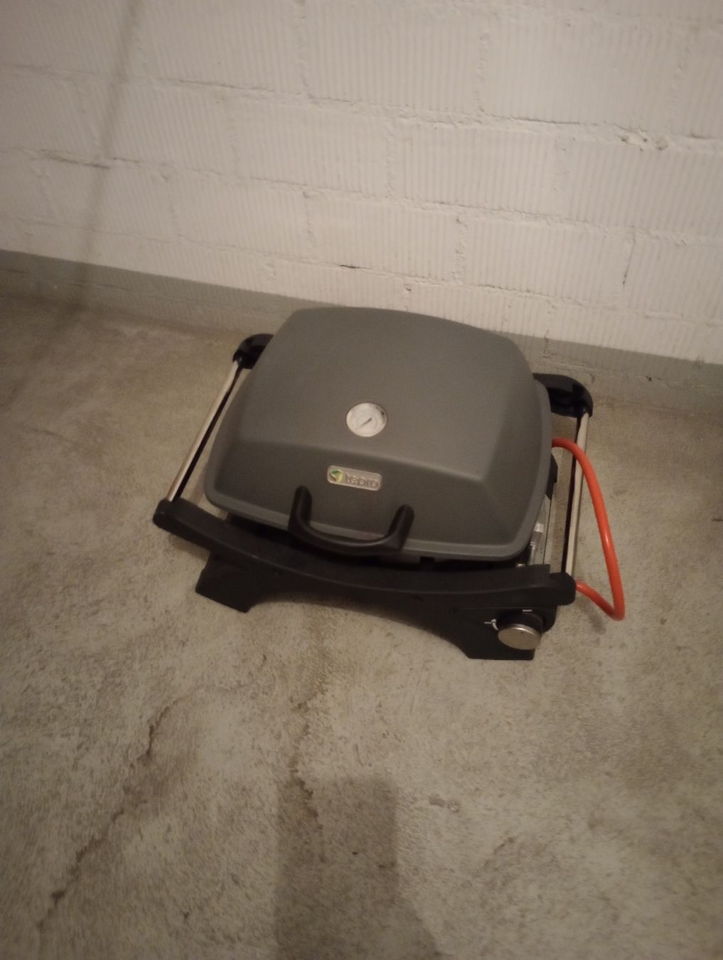 Griglie: Gas Grill mit Gas Ballon – Usato da Wetzikon ZH venduto da 83v_s7cm 1