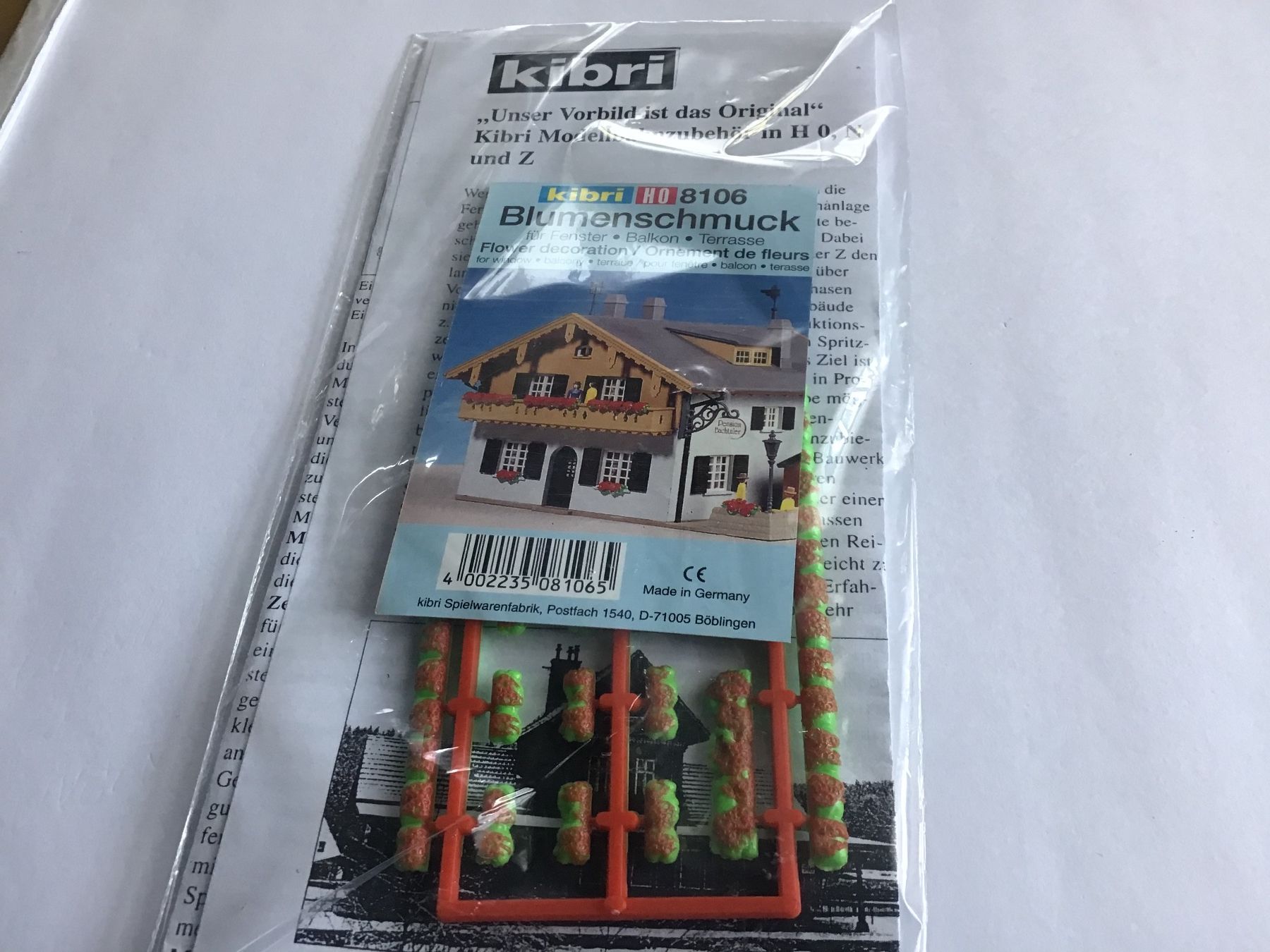 Kibri Modelleisenbahnen: Kibri Bausatz HO 8106 Blumenschmuck – Neu und originalverpackt aus Rüti ZH von Phaeton10