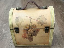Charmante SCHATZTRUHE/-KOFFER aus Holz / Vintage-Stil!