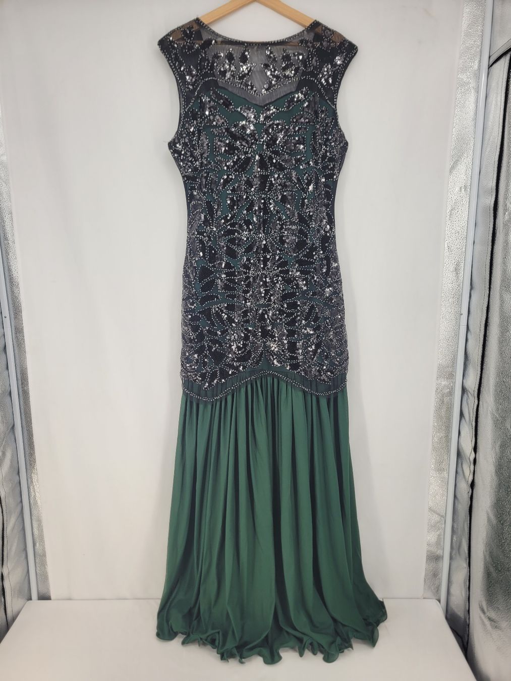 Vestiti: Robe vert/ noir – Usato da Lausanne venduto da PlusValue_Lausanne