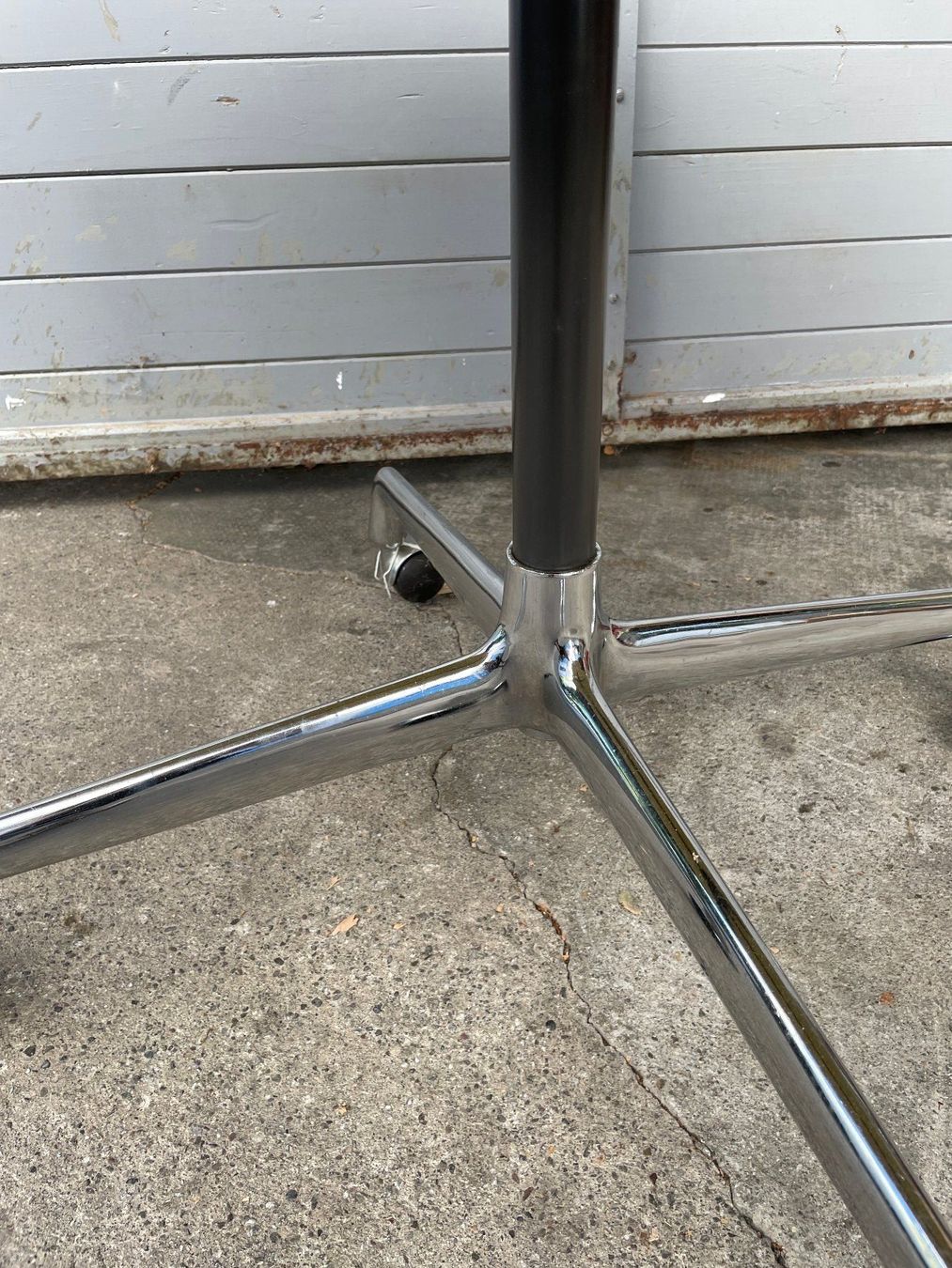 Herman Miller Tische: Hermann Miller Contract Table Eames – Gebraucht aus Zürich von starch.studio 3