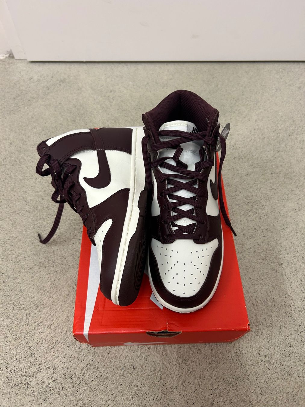 Nike Scarpe da uomo: Nike Dunk High Burgundy Crush – Nuovo e nell'imballaggio originale da St.Gallen venduto da y.vrn1 3
