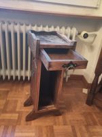 Antiker Holz Nachttisch/Beistelltisch mit Schublade