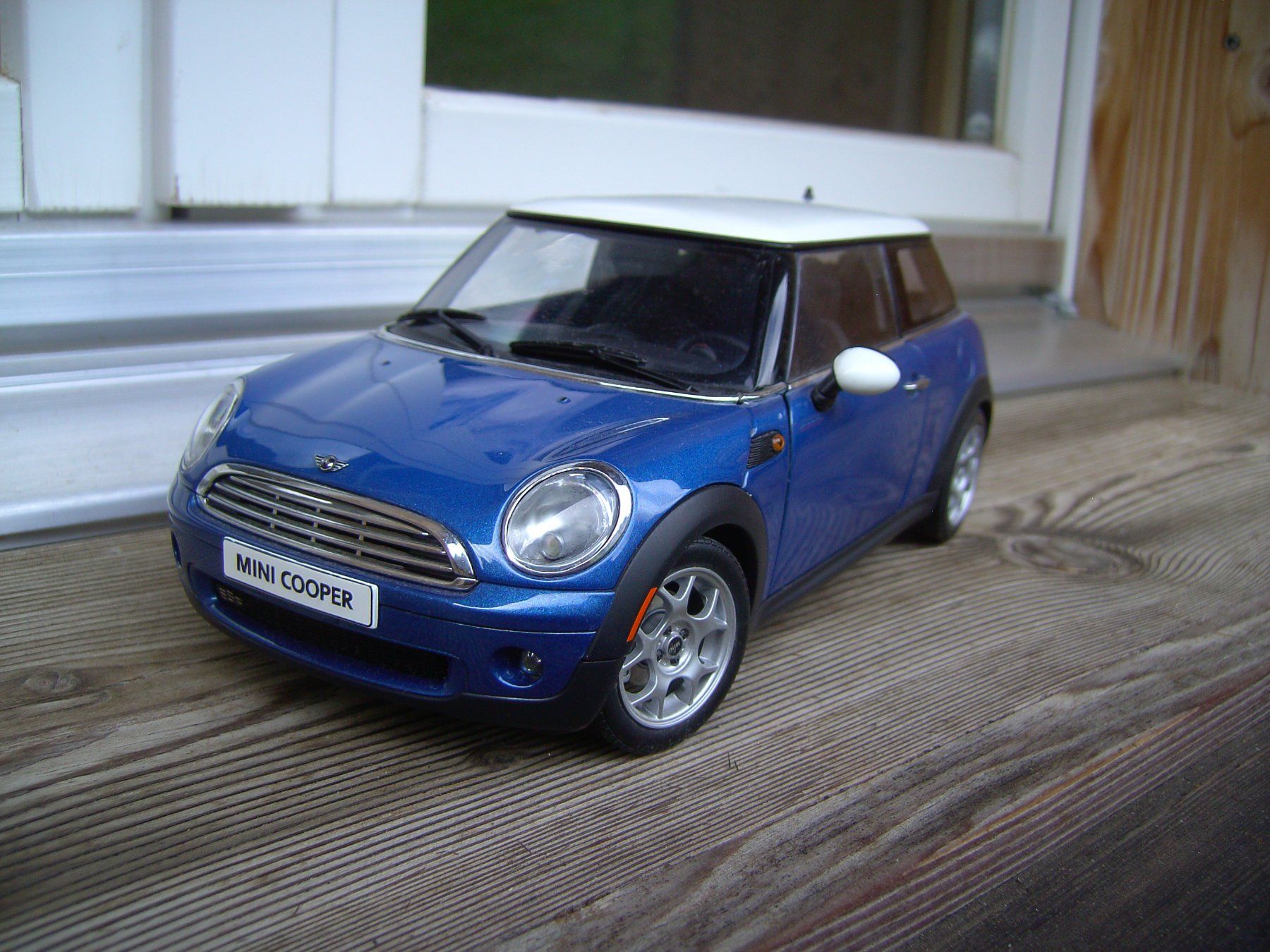 Autoart Modellini d'auto: Mini Cooper Modellauto blau weiss gebraucht – Usato da Grindelwald venduto da Rs48 5
