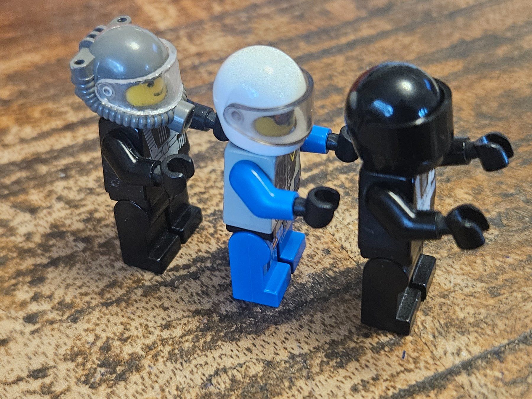 Lego Kit di costruzioni: lego lot de 3 figurines – Usato da Confignon venduto da Ecrofigs 3