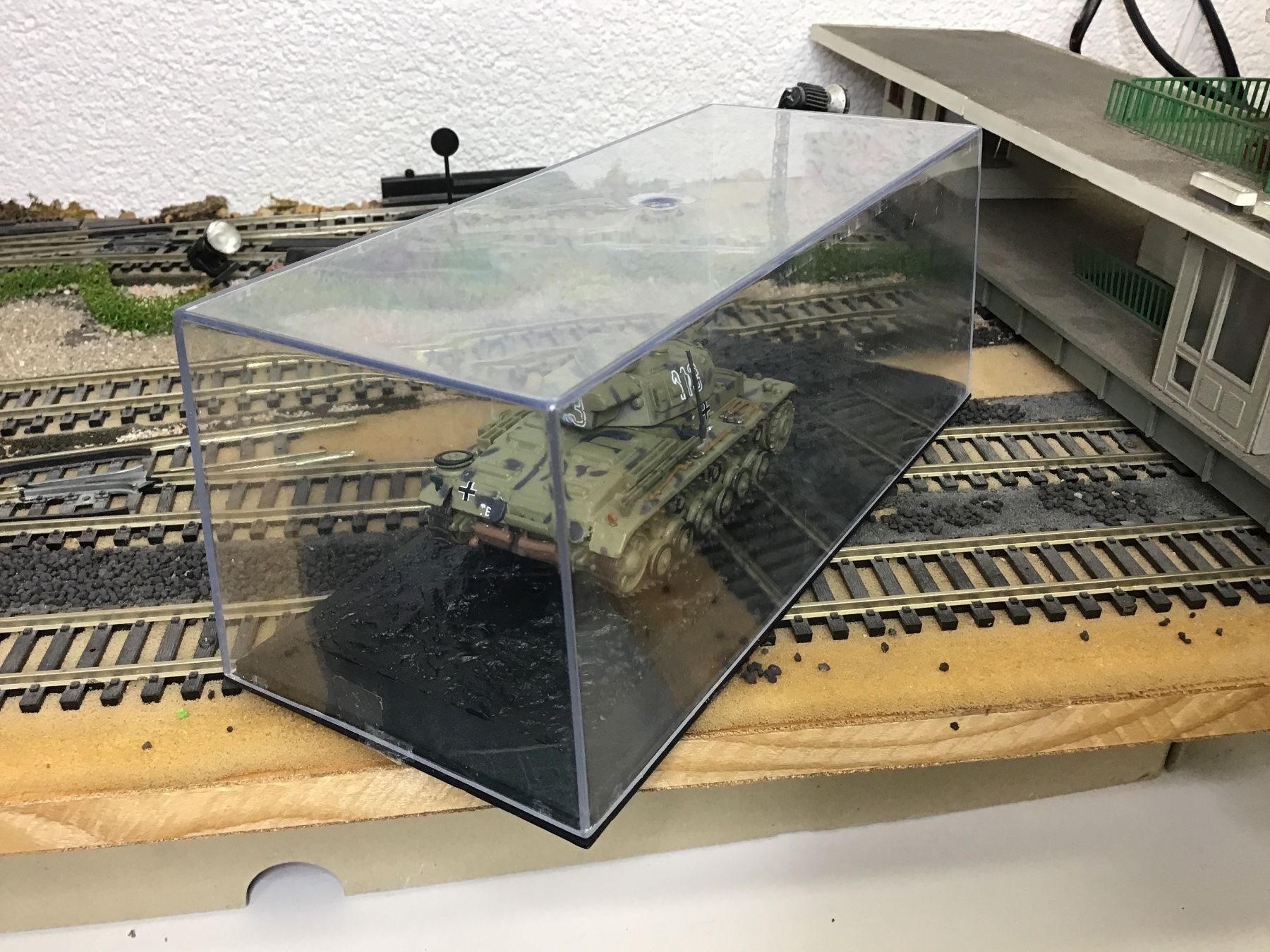 Kit di modellismo & Modellini statici: 1:72 Panzer III Ausf.G mit Vitrine, Modellpanzer – Nuovo e nell'imballaggio originale da Männedorf venduto da Modell-Spezialisten 2