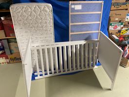 Baby-/Kinderbett weiss neuwertig