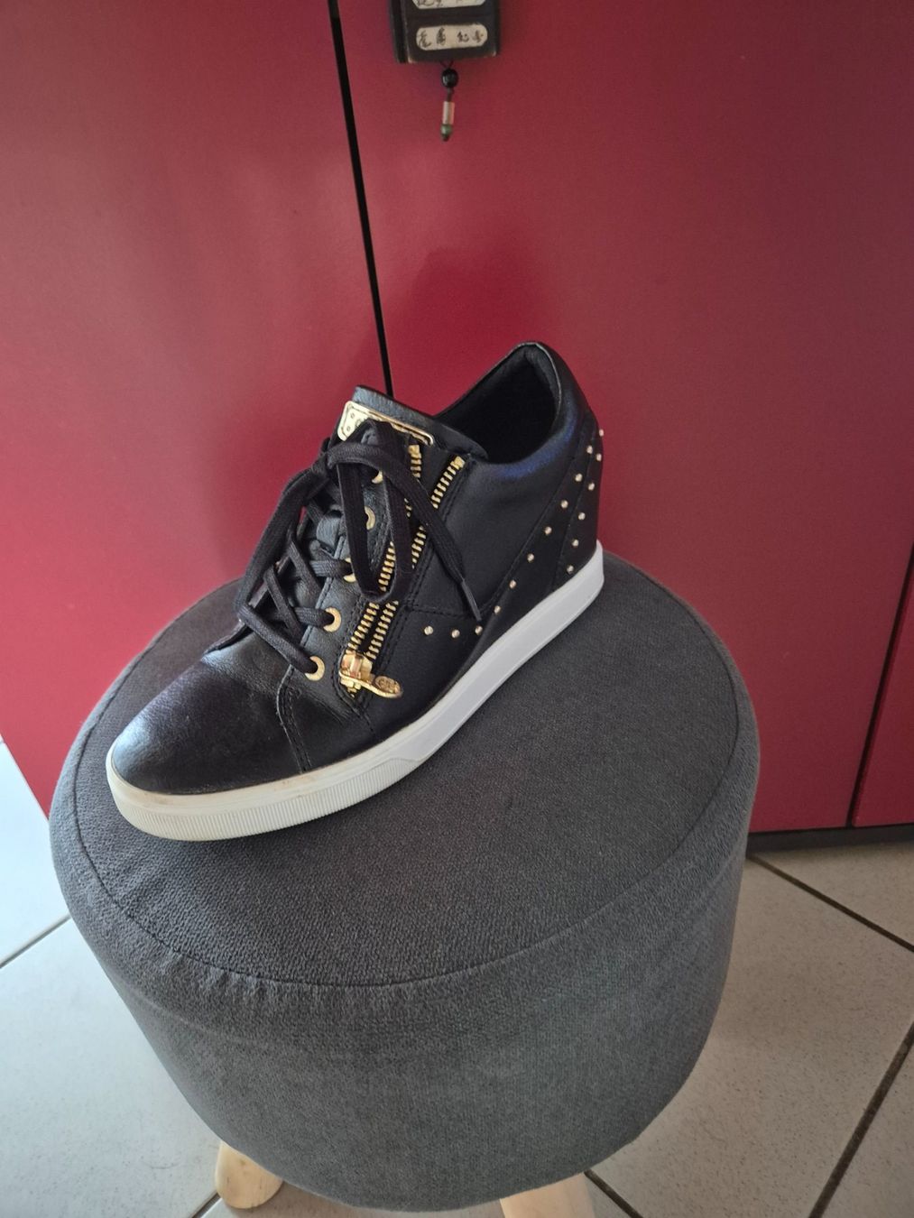 Guess Scarpe da donna: Guess Bottines – Usato da Grandfontaine venduto da Raccooncity