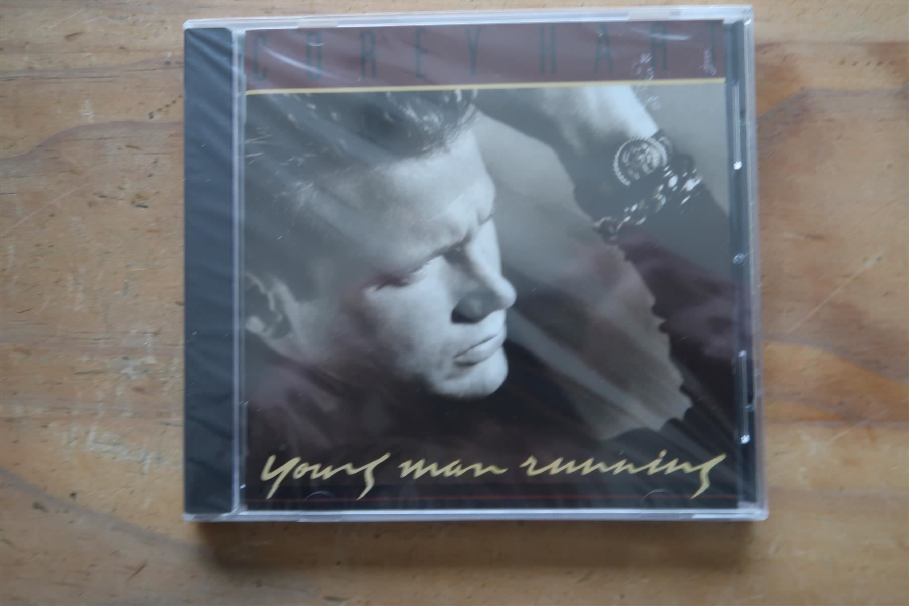 CDs: COREY HART - YOUNG MAN - NEUE CD – Neu und originalverpackt aus Basel von Patiscat