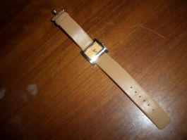 Damenuhr Lederarmband Beige Metallgehäuse