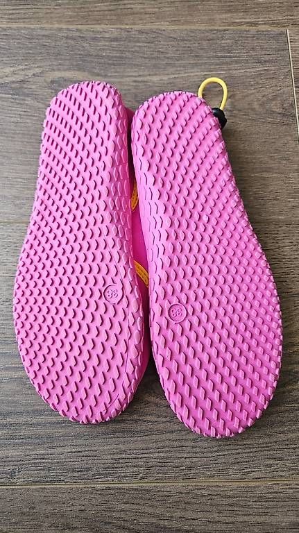 Scarpe da donna: Wasserschuhe Gr. 38 – Usato da Erstfeld venduto da nan_6f9p 2