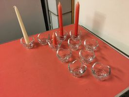 10 Kerzenhalter aus Glas, ohne Kerzen.