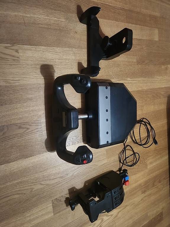 Manettes: Logitech flight yoke – D'occasion à Ibach par arn_t6fy