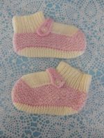 zauberhafte süsse, handgestrickte Babyschuhe, NEU rosa-creme