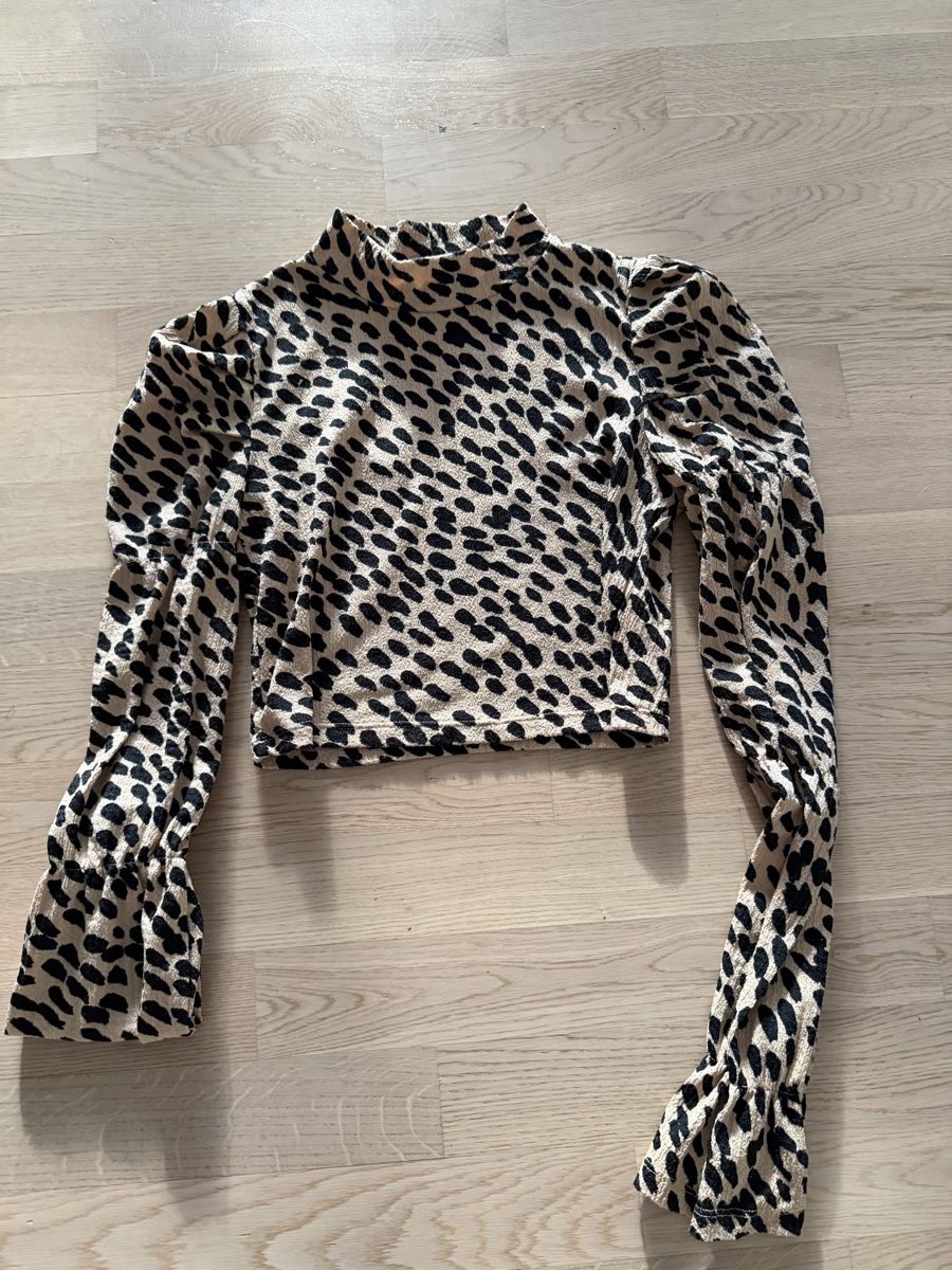 Bershka Maglioni & Felpe: Freches damenoberteil – Nuovo (secondo la descrizione) da Wetzikon ZH venduto da P__tt5