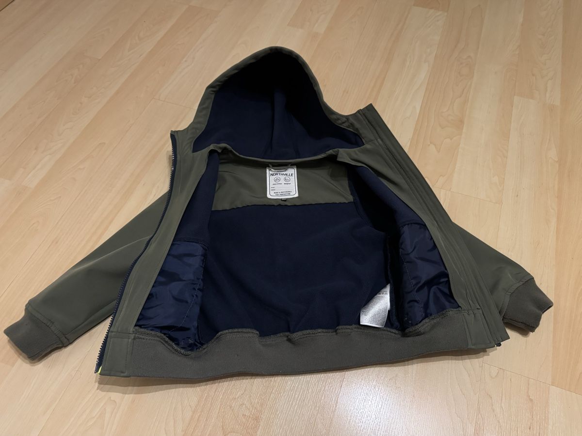 C&A Vestes & Manteaux: Softshelljacke mit Kapuze - wasserdicht 116 – D'occasion à Rotkreuz par luxurybe 1