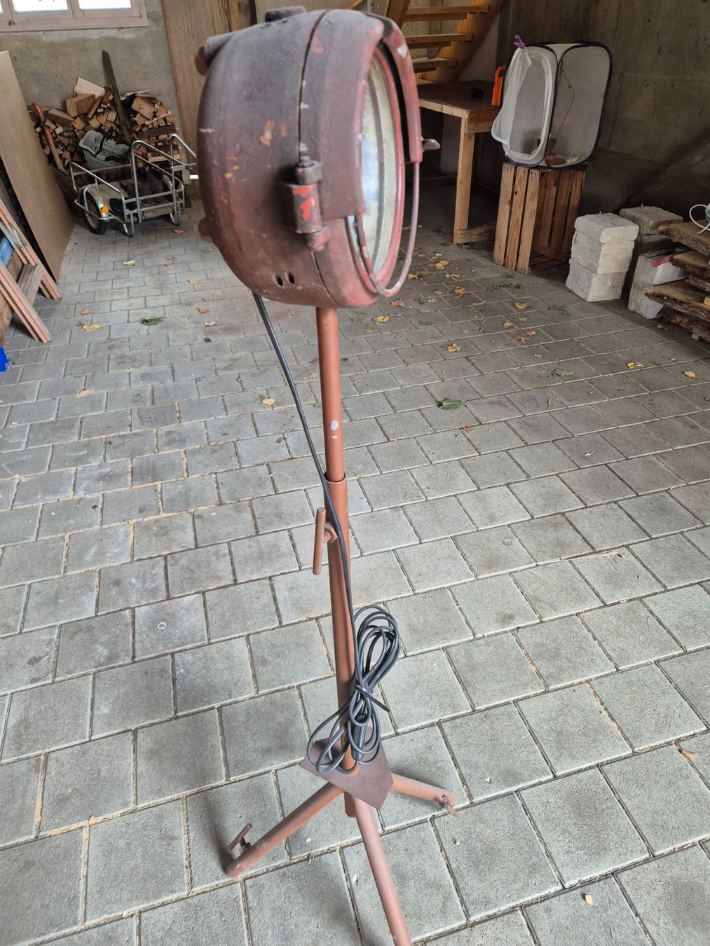 Lampade: Stehlampe Scheinwerfer Retro Industrie Designe – Nuovo (secondo la descrizione) da Schafhausen i. E. venduto da Grindelwald2 2