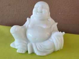 Buddha aus weissem Marmor