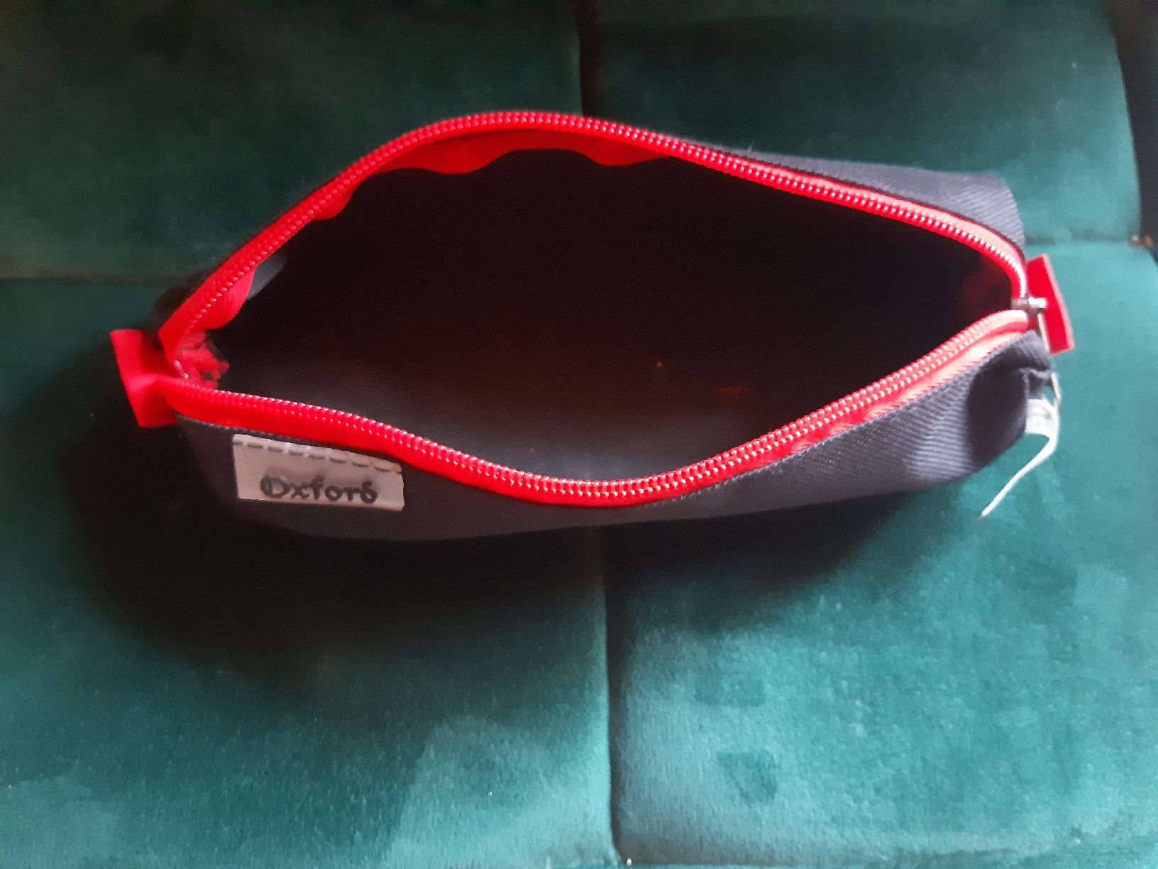Schüler-Etuis: Kleines Etui schwarz rot – Gebraucht aus Toffen von Gwunderegge77 1