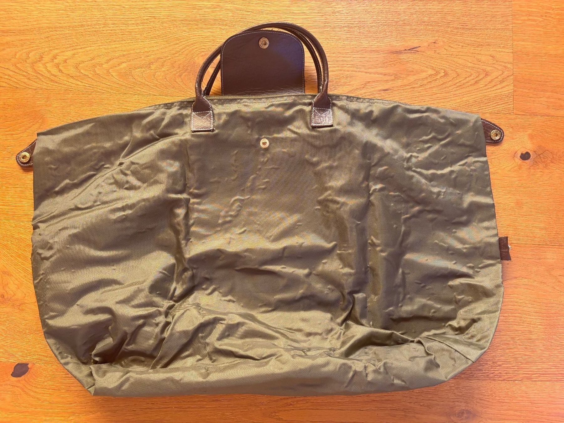 Taschen: Weekender Nylon olivgrün – Gebraucht aus Stallikon von Rsiri